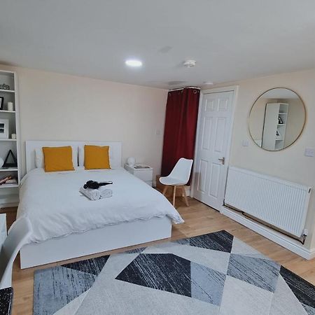 Lovely Studio-Flat With Free Parking, Free Wifi. Leeds  Extérieur photo