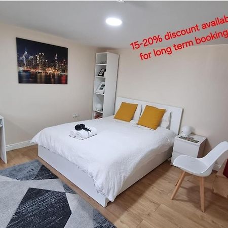 Lovely Studio-Flat With Free Parking, Free Wifi. Leeds  Extérieur photo