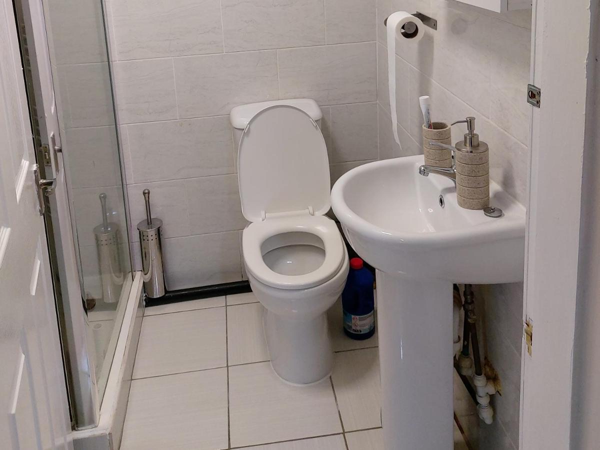 Lovely Studio-Flat With Free Parking, Free Wifi. Leeds  Extérieur photo