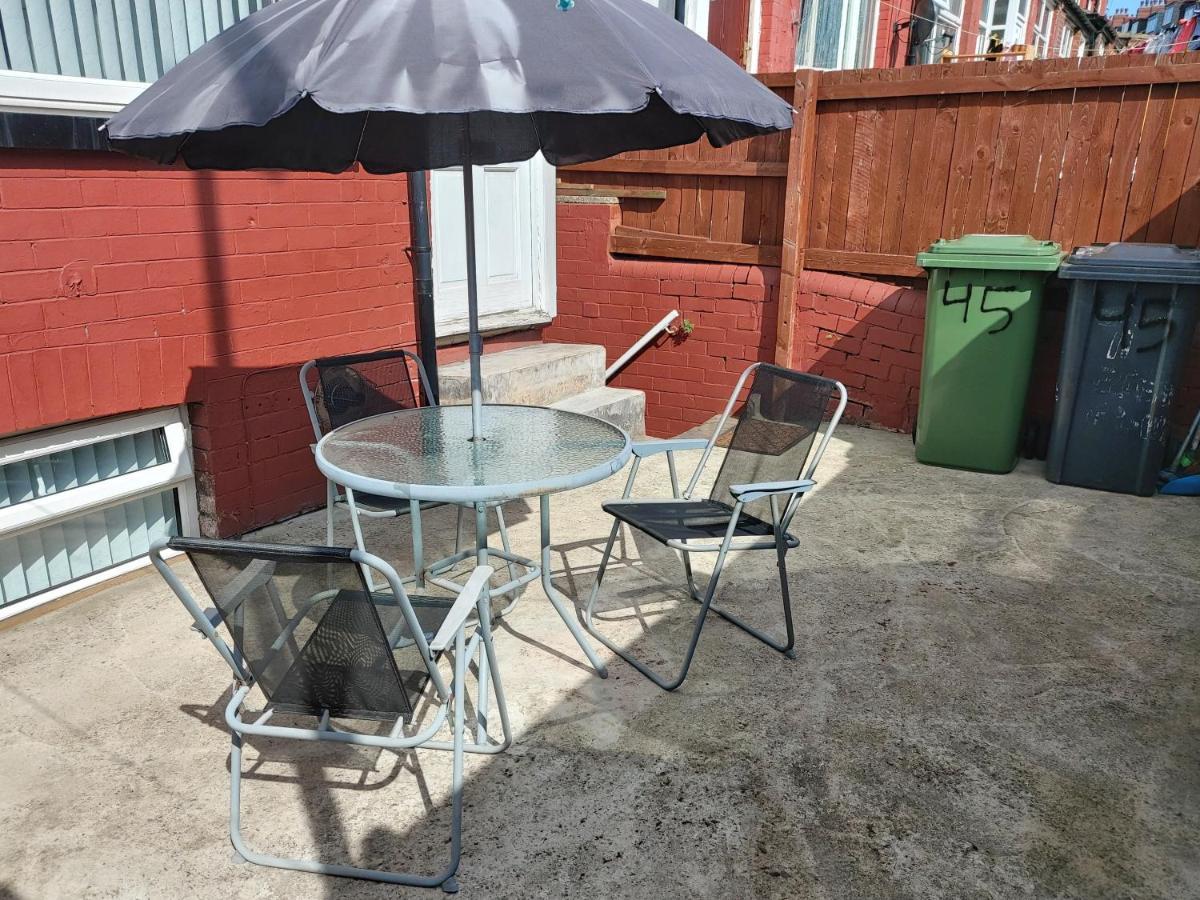 Lovely Studio-Flat With Free Parking, Free Wifi. Leeds  Extérieur photo