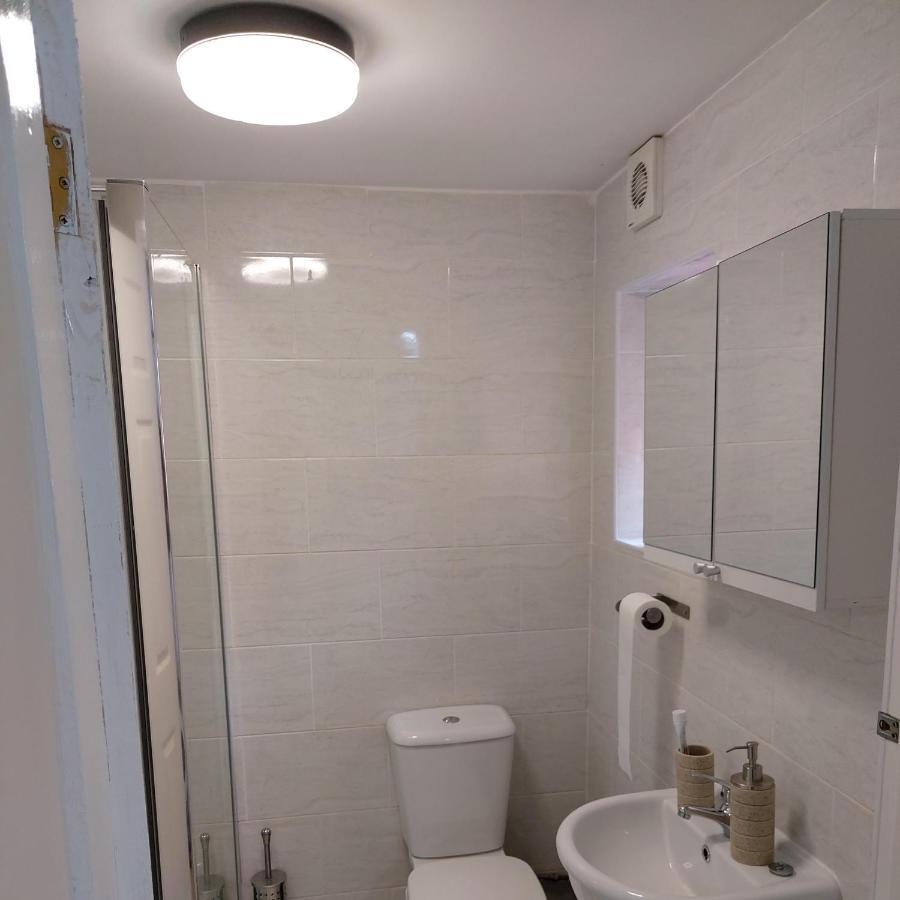 Lovely Studio-Flat With Free Parking, Free Wifi. Leeds  Extérieur photo