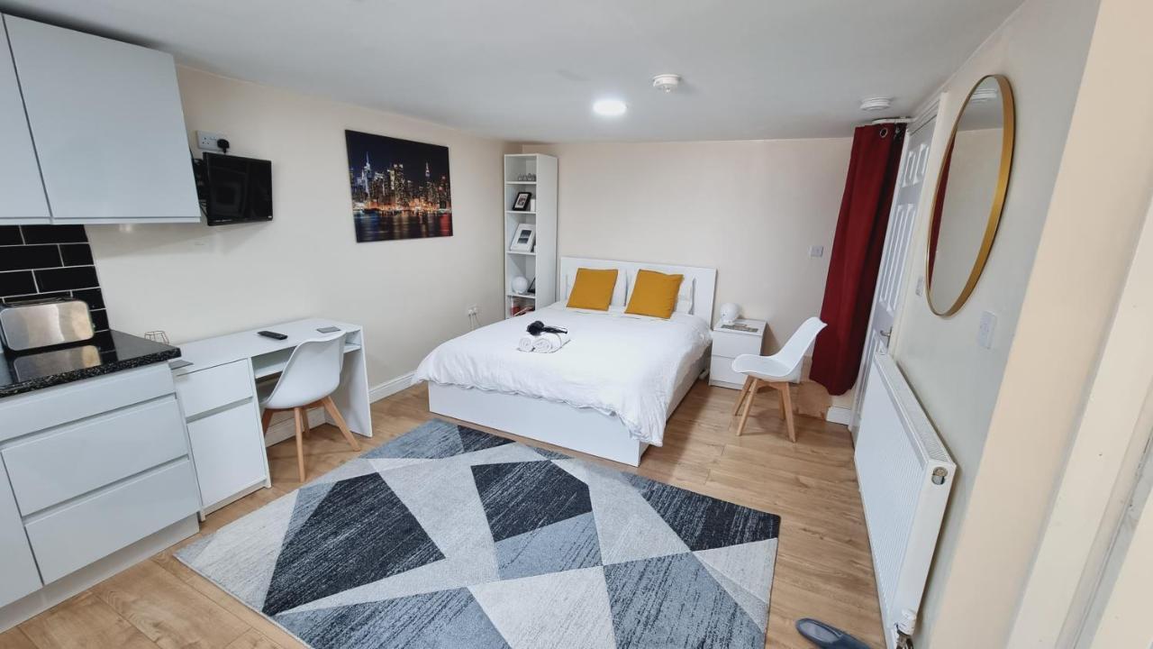 Lovely Studio-Flat With Free Parking, Free Wifi. Leeds  Extérieur photo