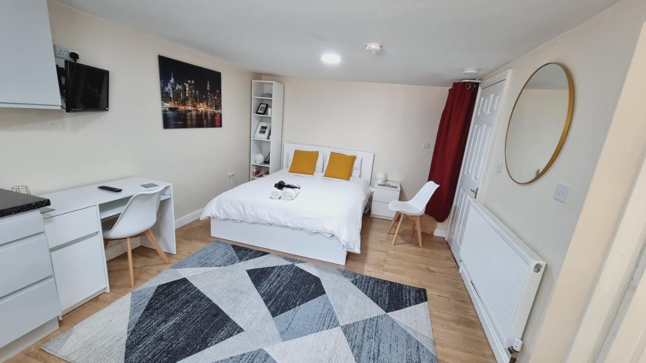 Lovely Studio-Flat With Free Parking, Free Wifi. Leeds  Extérieur photo