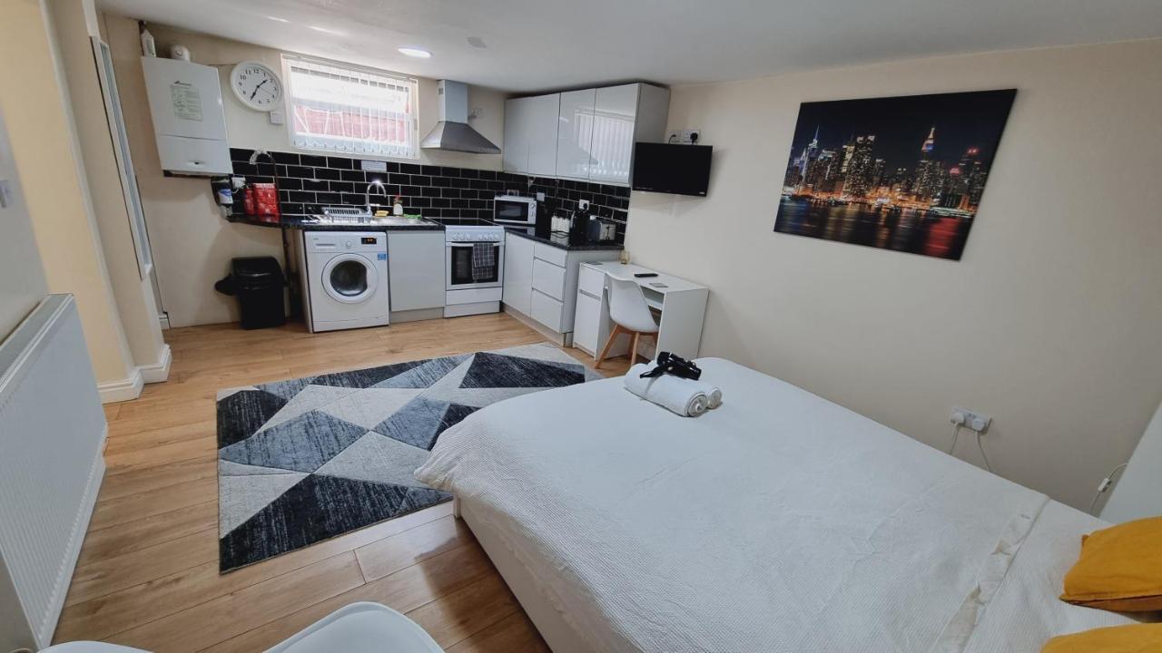 Lovely Studio-Flat With Free Parking, Free Wifi. Leeds  Extérieur photo